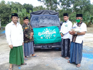 Ranting NU Kombangan Bagi-bagi Sembako Kepada Anak Yatim