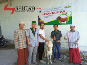 HMI Cabang Bangkalan Menyerahkan Hewan Qurban Pada Musholla Al – Muhajirin Pangeranan