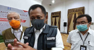 Pemrov Jatim Serahkan Bantuan Mesin PCR Pada 10 RSUD Rujukan Covid19