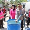 Kemarau Panjang, Polres Bangkalan Droping 48 Ribu Liter Air Bersih ke Warga