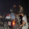 Malam Hari Putus Rantai di Akses Suramadu, Anggota Polsek Burneh Sigap Membantu